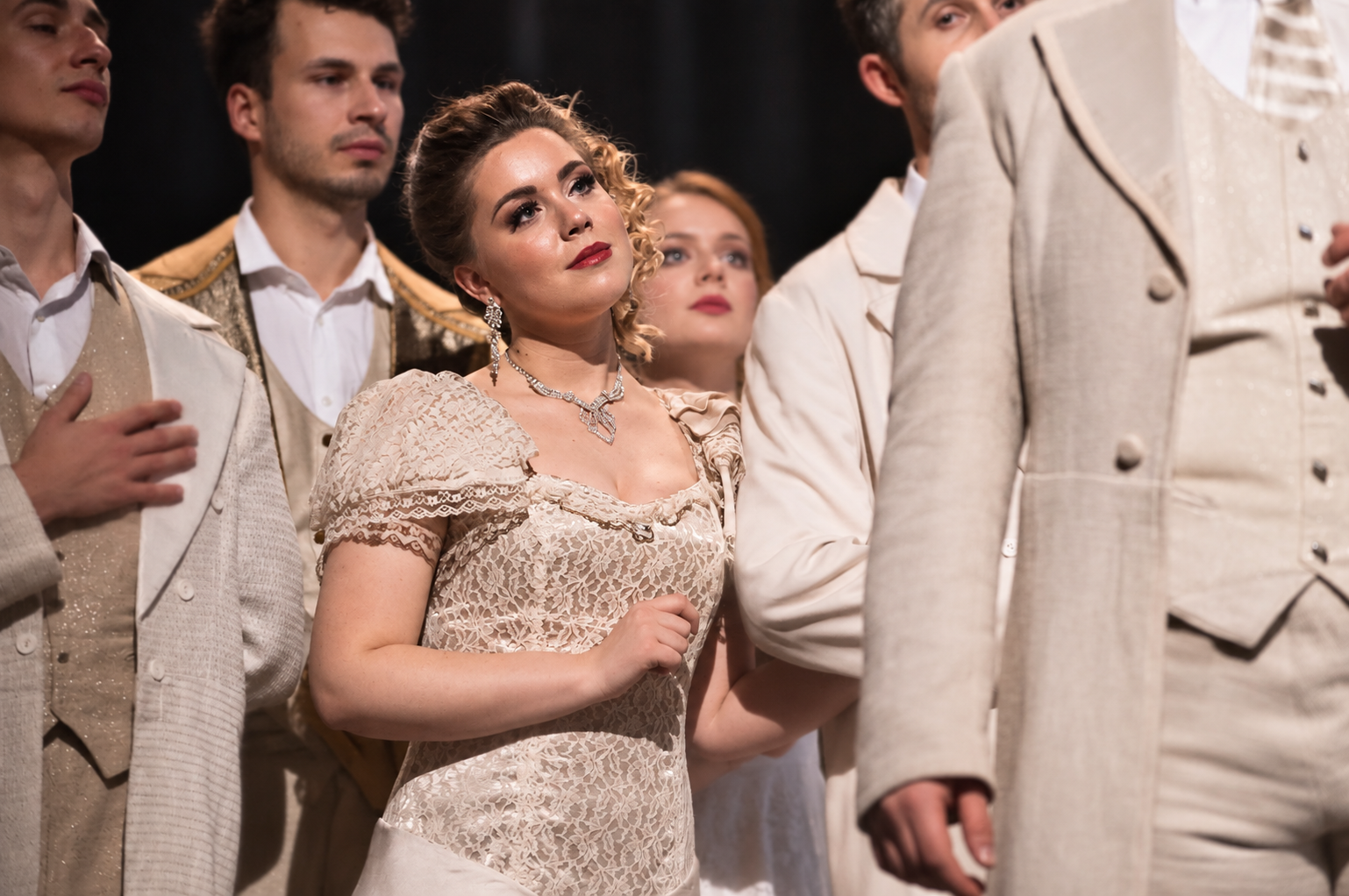 Karolina Jopek jako Olga w operetce „Wesoła wdówka” Franza Lehara