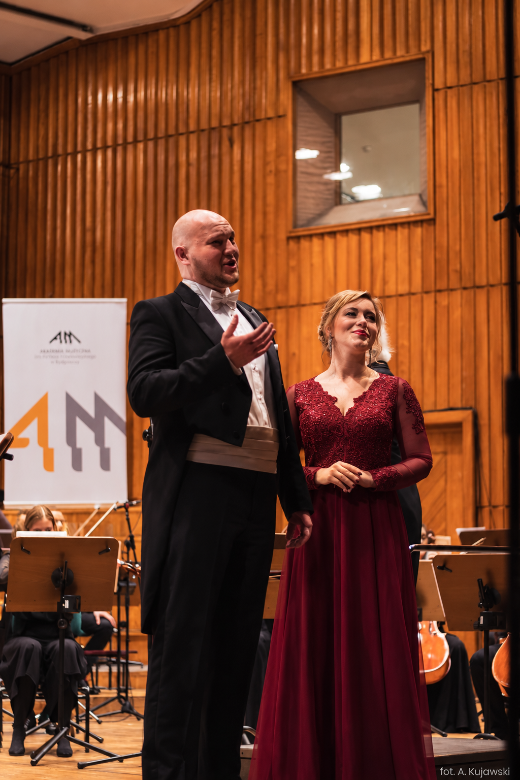Mezzosoprano Karolina Jopek performing a duet with tenor Filharmonia Pomorska Bydgoszcz